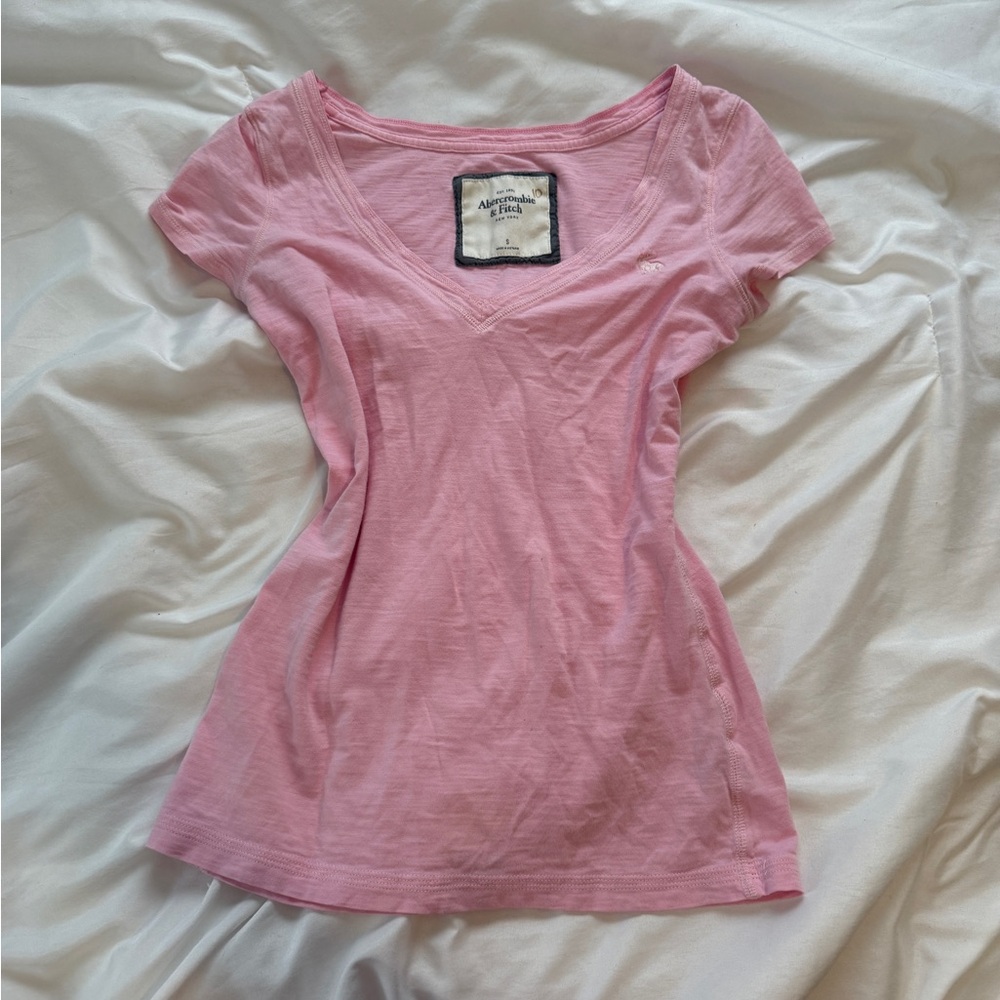 DO NOT BUY SOLD Y2K Abercrombie & Fitch Light Pink V-Neck Tee
